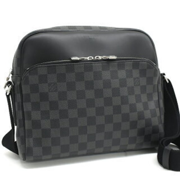 Louis Vuitton Dayton Messenger Shoulder Bag Damier Graphite Black - Picture 1 of 8